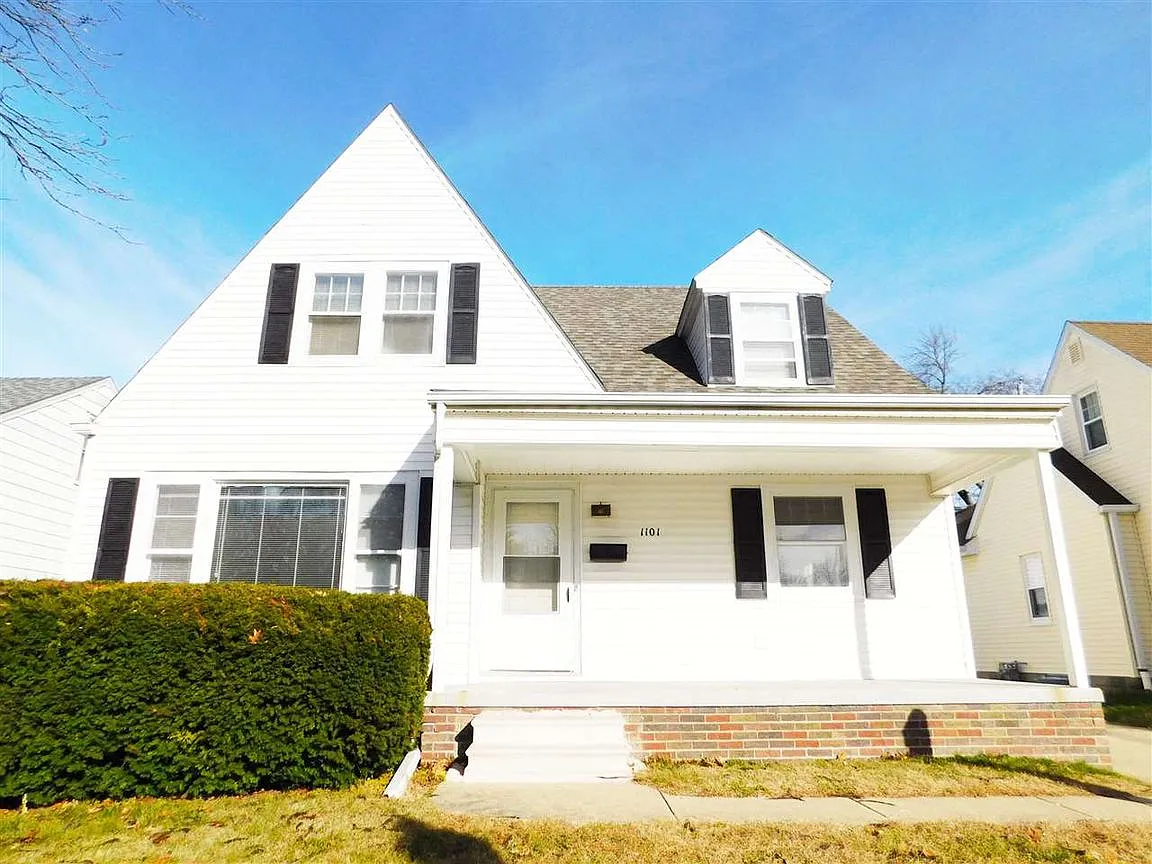 1101 E Richwoods Blvd photo 1