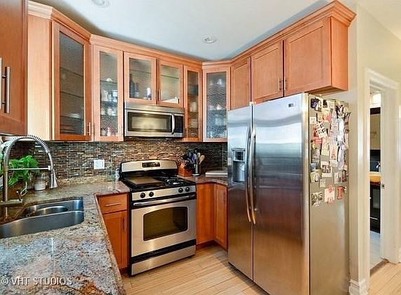 2nd image of 917 N Damen Ave #Ch