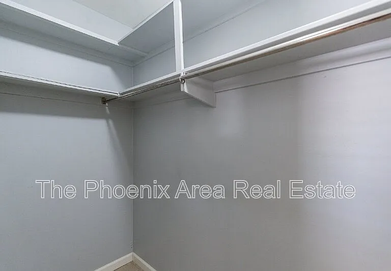 1001 E Campus Dr — Photo 14