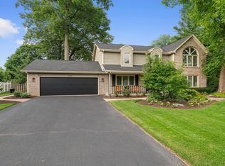 1753 Red Oak Ln, Rockford, IL 61107