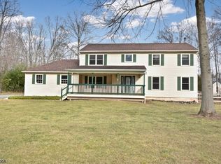 10 Twin Oaks Ln, Annandale, NJ 08801
