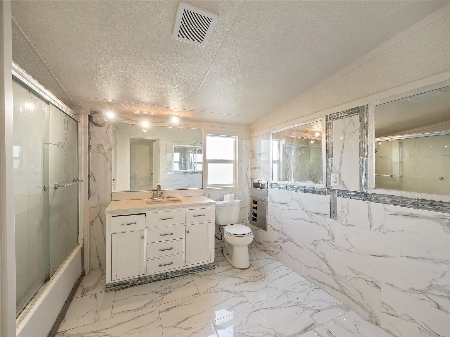 3 bed, 1065 sqft, $2,500 — Photo 2