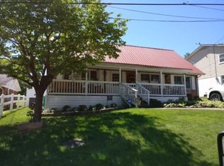 1556 Greenbrier Dr, Huntington, WV 25704