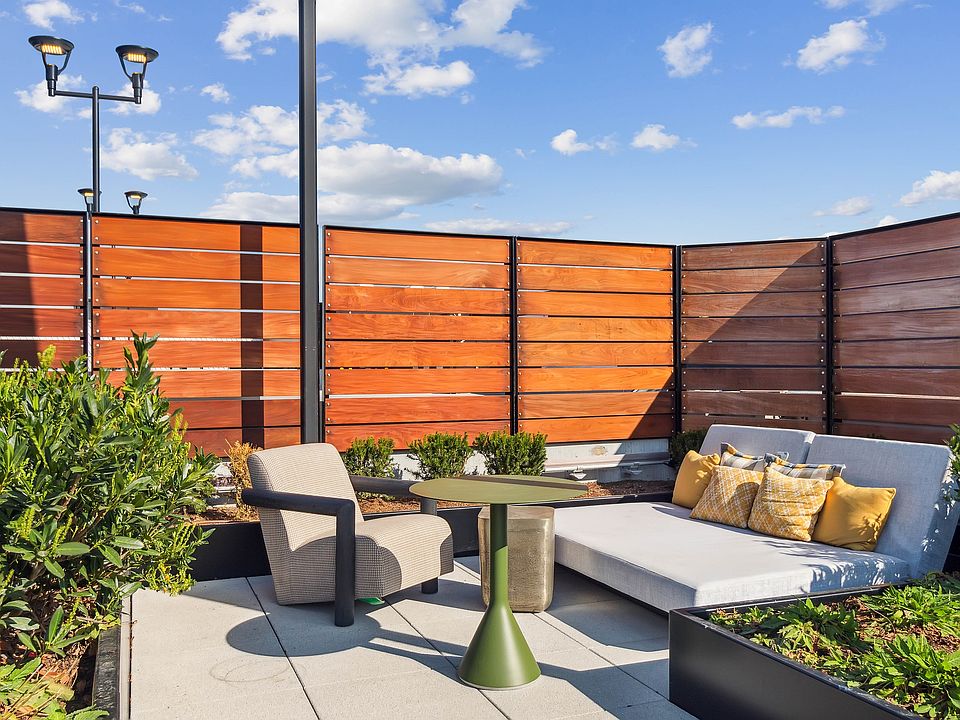 Residences at The Finery - Rooftop Lounge Seating