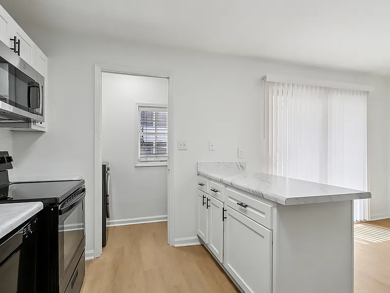 ReNew Chastain — Photo 2