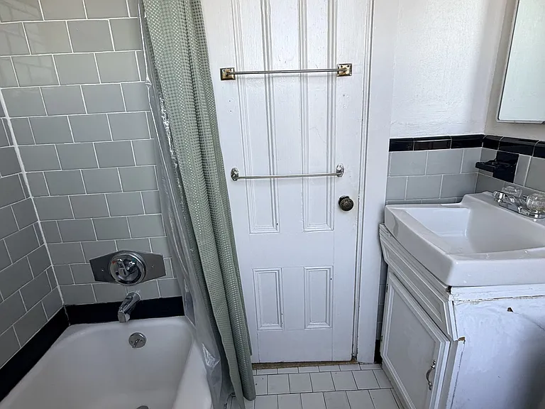 16 Davis Ave #10 — Photo 10