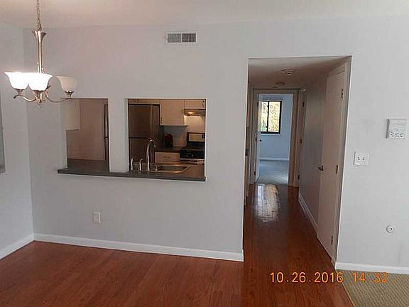 3rd image of 1137 Hartford Ave APT 8C
