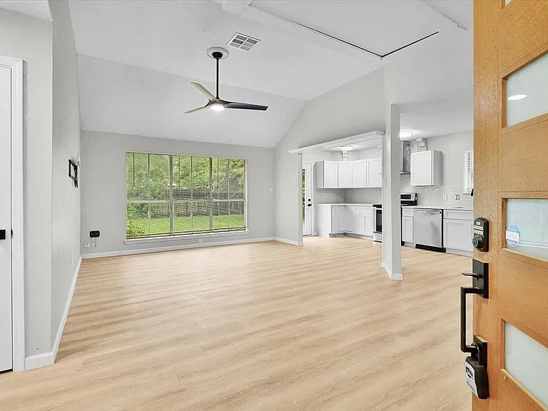 2601 Village Circle Dr — Photo 2