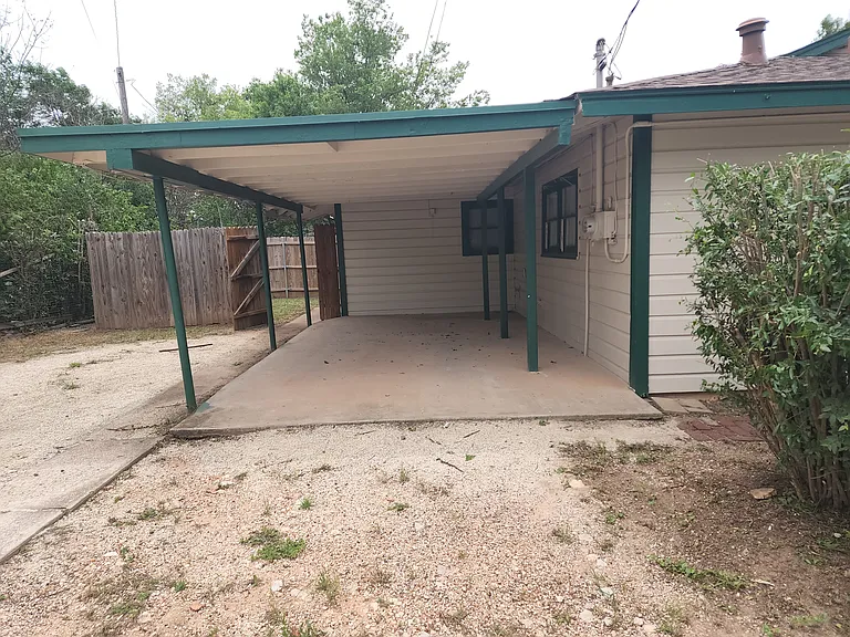 1617 Avenue D — Photo 14