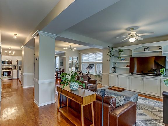 5th image of 1182 Island Pl E