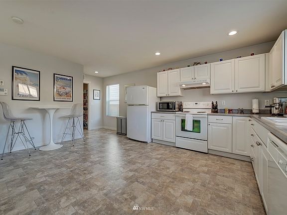 Hugh open kitchen