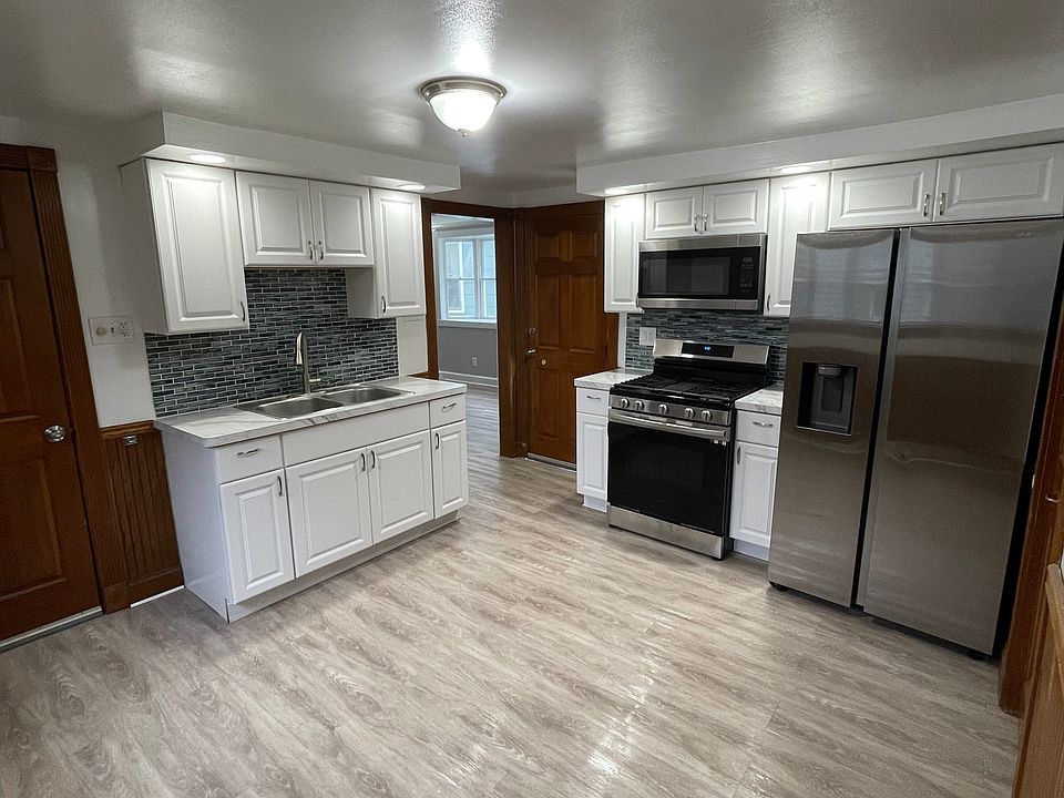 1st image of 482 Willett St