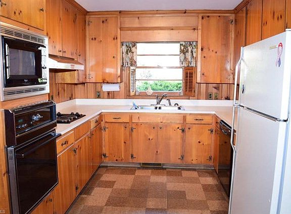 5th image of 652 Knollwood Dr