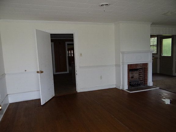 3rd image of 620 Royal St