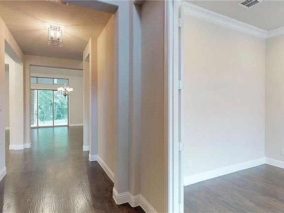3rd image of 610 Oak Grove Ln