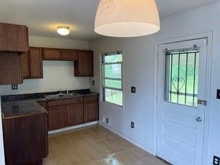 5th image of 4732 E 39th St