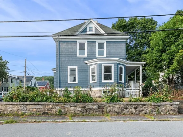 83 Arnold St, Methuen, MA 01844