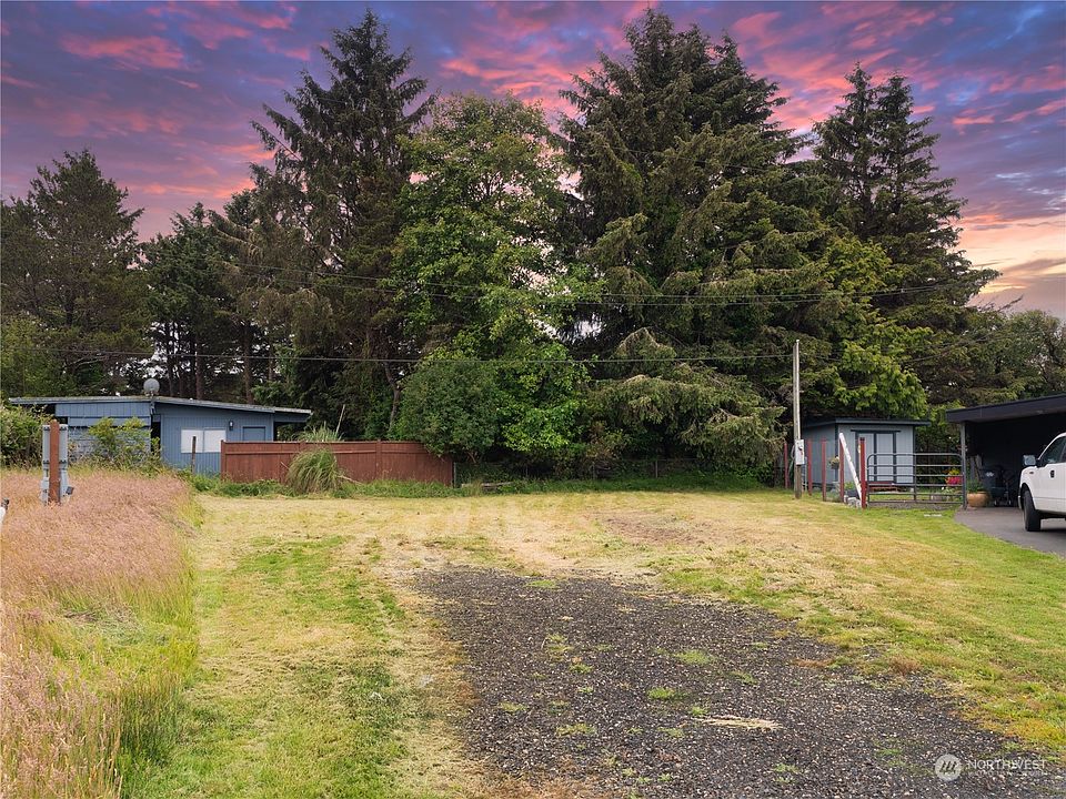 2nd image of 117 Victoria Loop NE