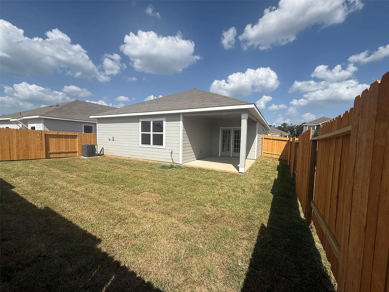 4 bed, 2.0 bath, 1852 sqft, $1,955 — Photo 2