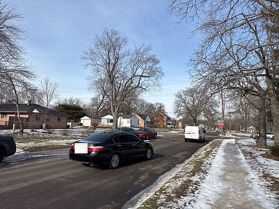 5th image of 3043 Latham St