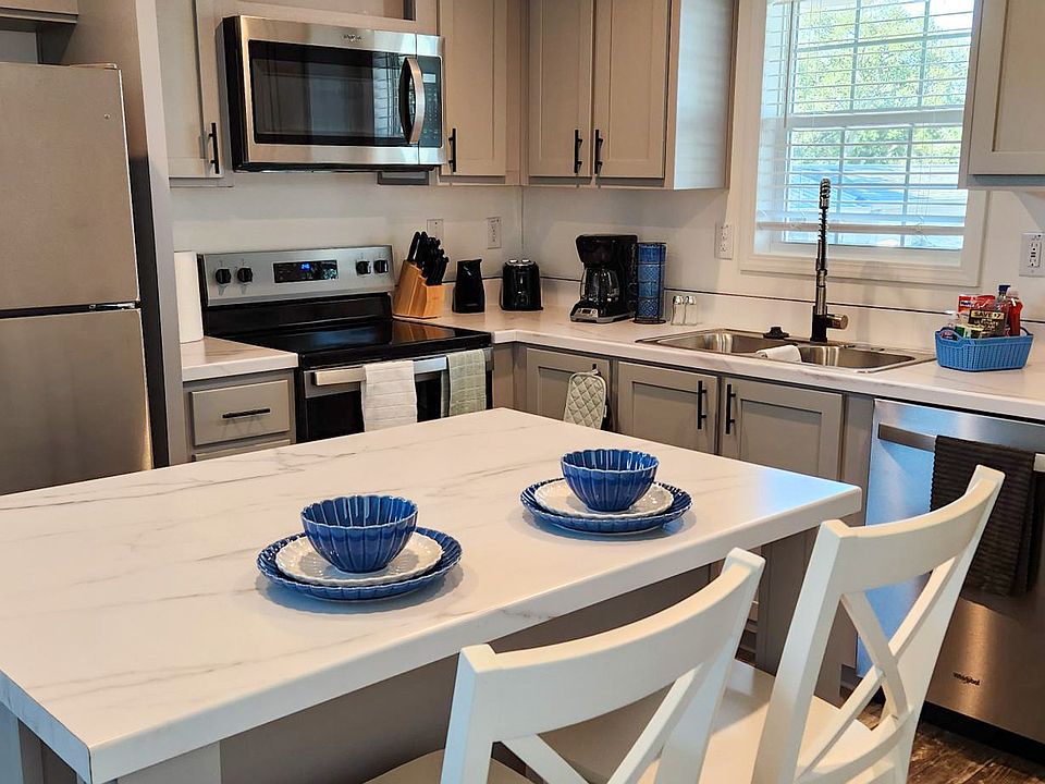 2nd image of 7820 Wire Rd #105