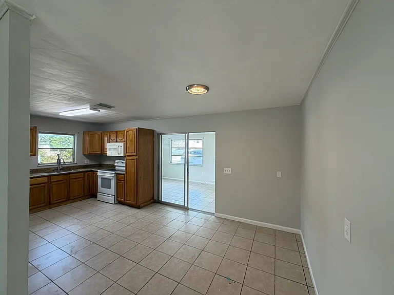 38552 9th Ave — Photo 7
