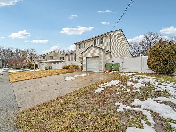 2nd image of 32 Waverly Rd