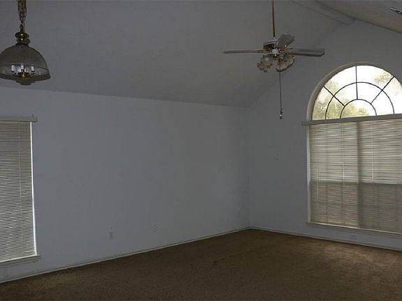 3rd image of 4658 Essex Dr