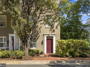 1401 Roundhouse Ln, Alexandria, VA 22314