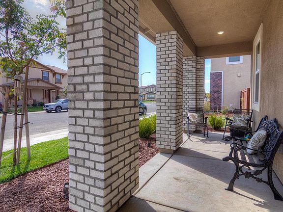 4th image of 2116 Abbeyhill Rd