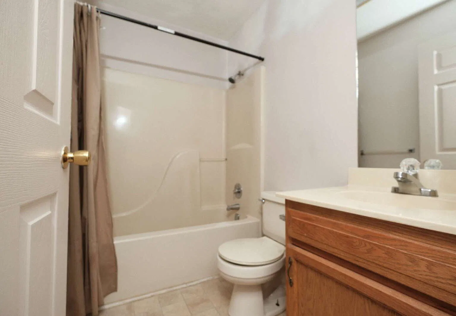 2 bed, 1.0 bath, $875 — Photo 2