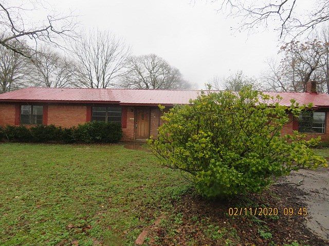 1st image of 702 Lindsey Ln