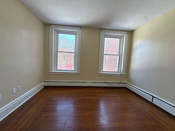 3rd image of 36 Derby Ave APT 8C