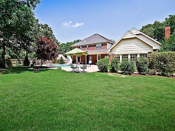 3rd image of 900 Red Fox Cir
