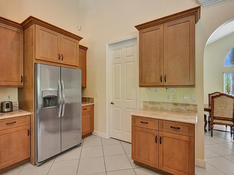 15910 Lindbergh Ln — Photo 12