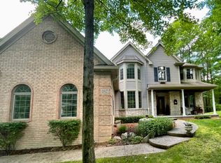 2517 White Pine Dr, Oxford, MI 48370