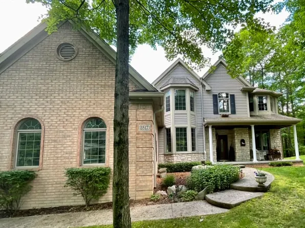2517 White Pine Dr, Oxford, MI 48370