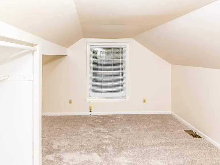 657 Montclair Dr — Photo 15