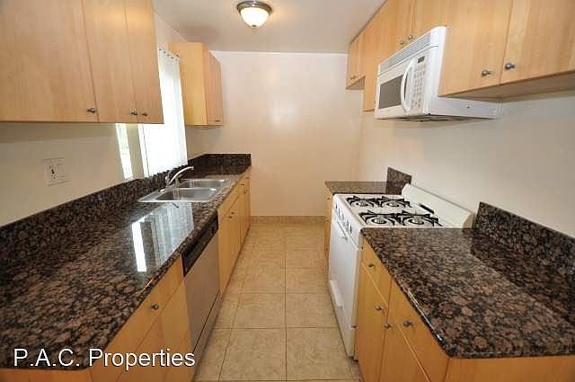 1st image of 14025 Moorpark St #13