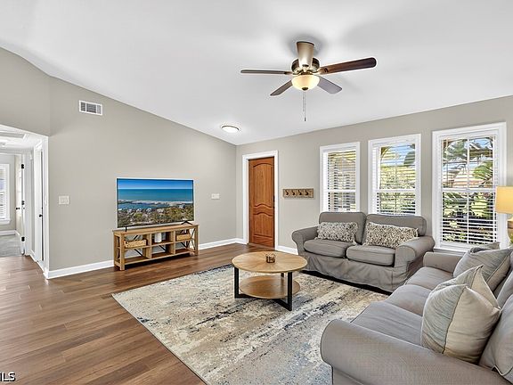 3rd image of 241 SW 43rd St
