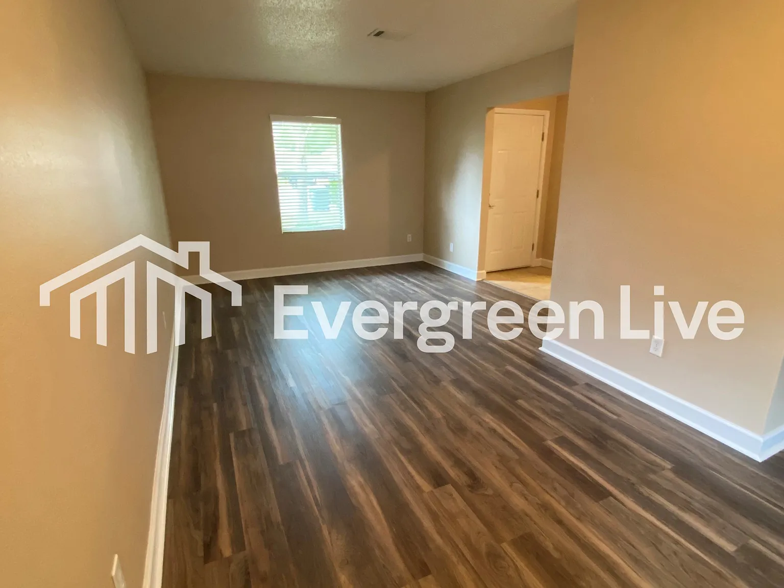 3 bed, 1.0 bath, 1694 sqft, $1,595 — Photo 4
