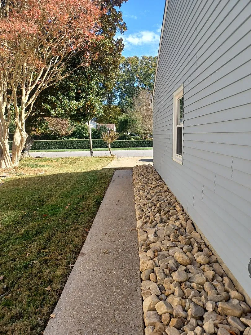 Building Photo - 637 Bishop Dr