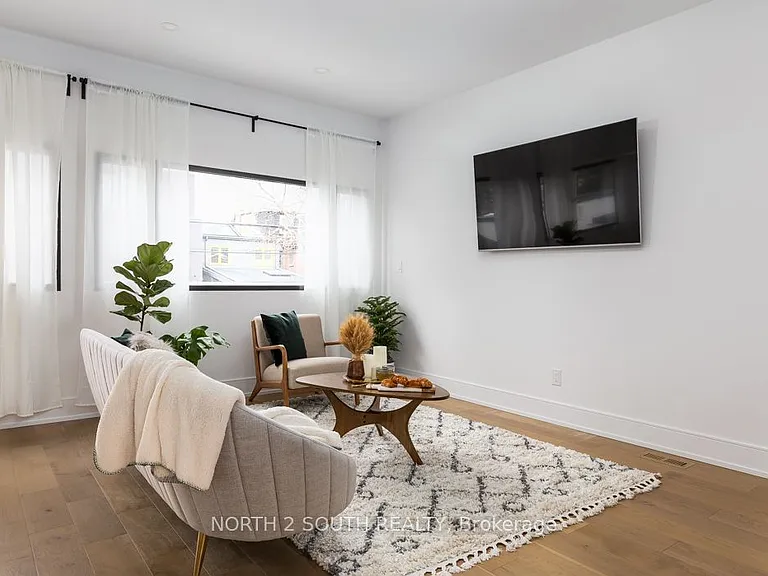 918 Manning Ave #B — Photo 1