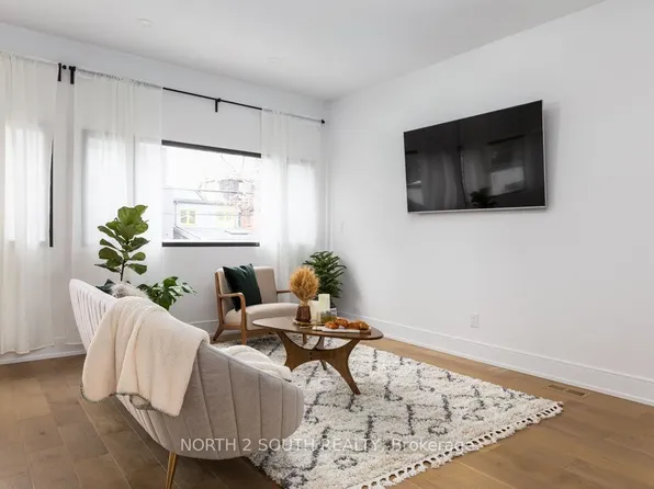 918 Manning Ave #B, Toronto, ON M6G 2X4