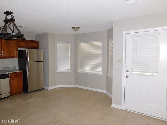 5th image of 6935 Black Oak Dr