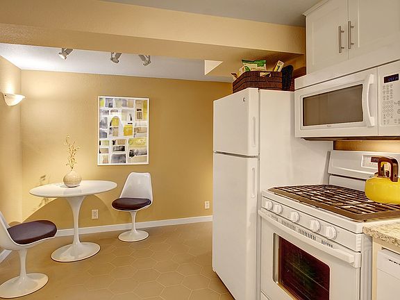 4th image of 2474 Dexter Ave N #3