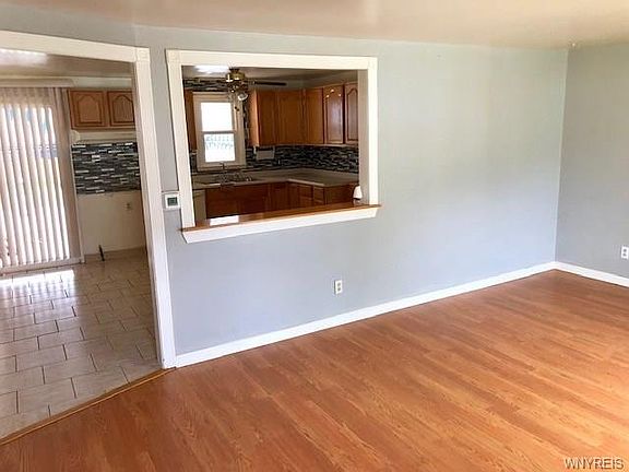 4th image of 19 Coshway Pl