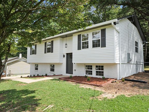 3rd image of 413 Debby Ln