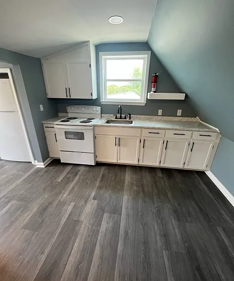 225 E Main St — Photo 6