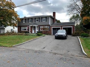 46 Manor Rd, Harrington Park, NJ 07640